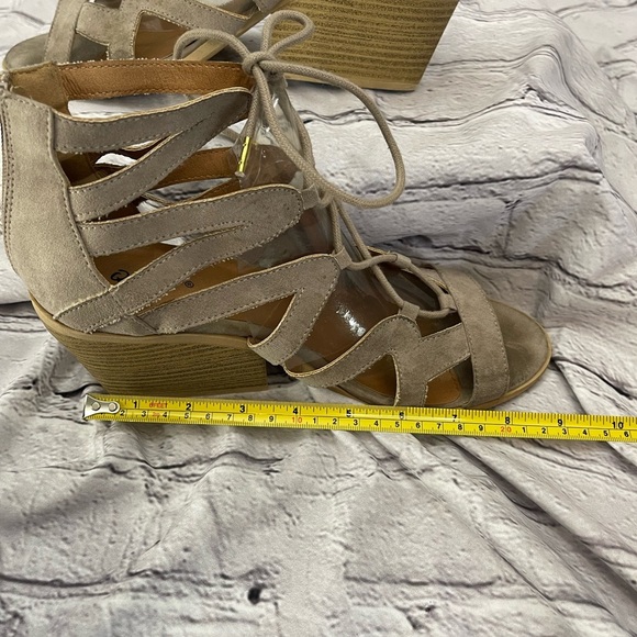 Qupid Women’s‎ Lace Up Gladiator Style Wedge Sandal Size 10 Gently Used - Picture 4 of 7